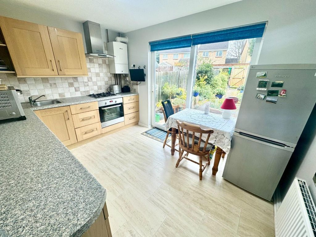 Property photo 2 of 10 Kitchen
