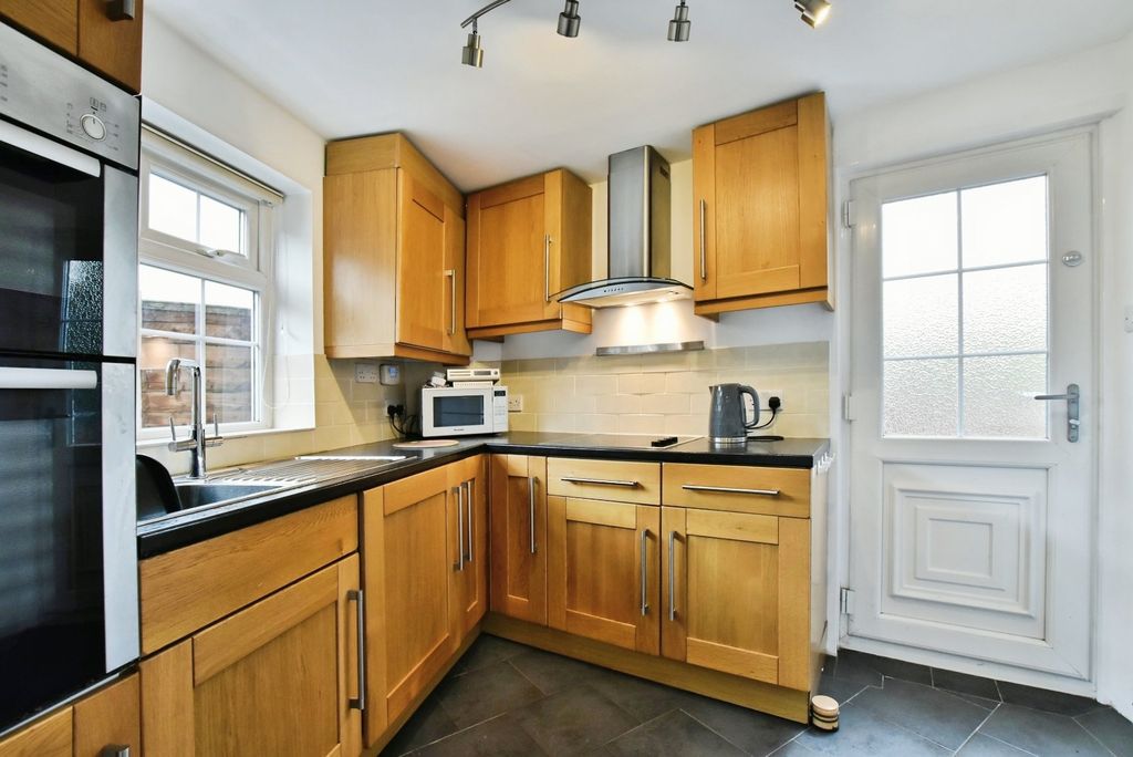 Property photo 3 of 14 Kitchen