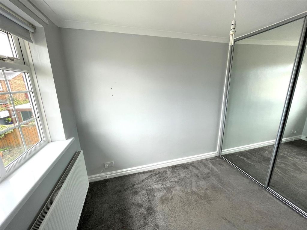 Property photo 3 of 12 Bed 2.Jpg