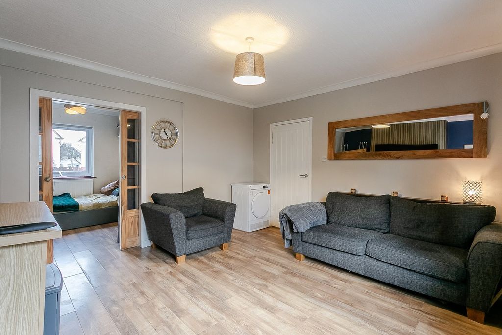 Property photo 3 of 25