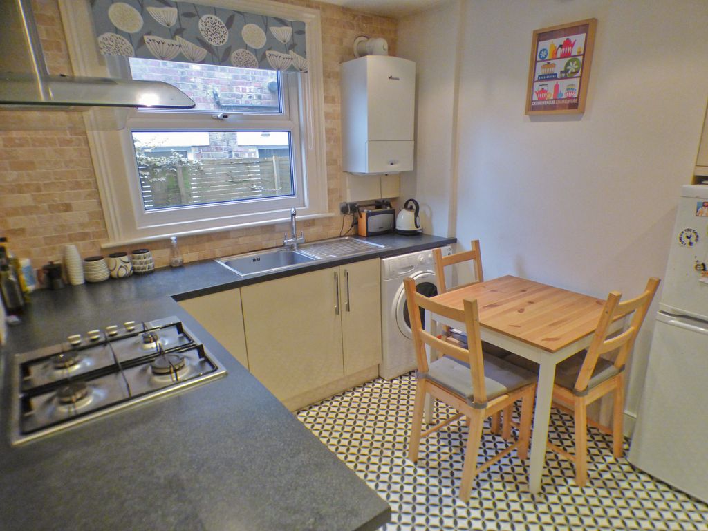 Property photo 3 of 8 Kitchen