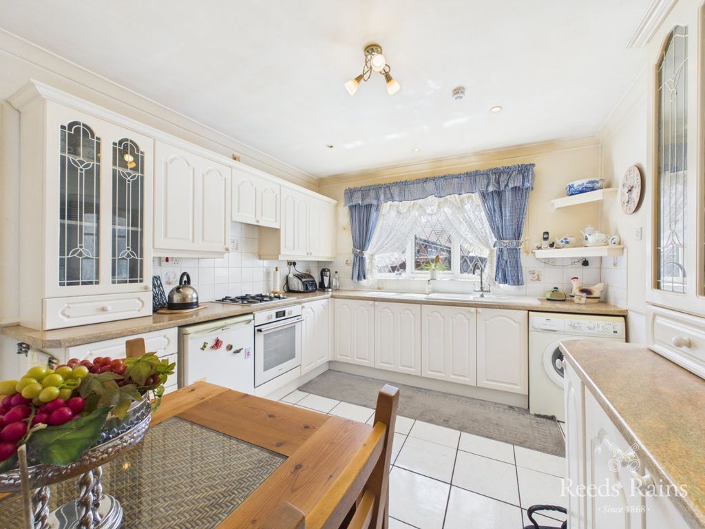 Property photo 3 of 22 Breakfast Kitchen