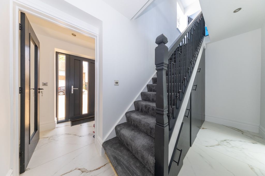 Property photo 3 of 23 5144525