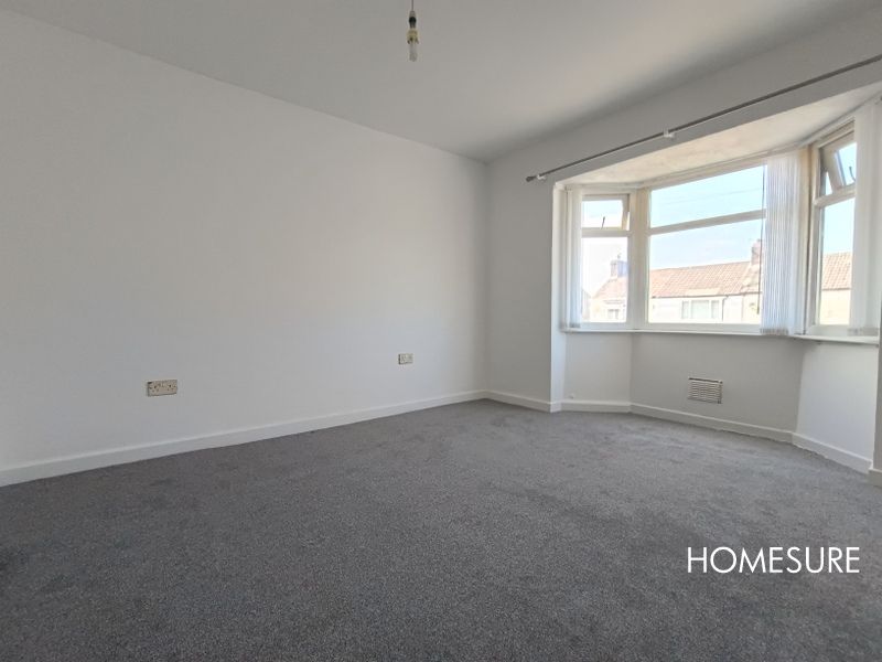 Property photo 1 of 10 Large Bedroom