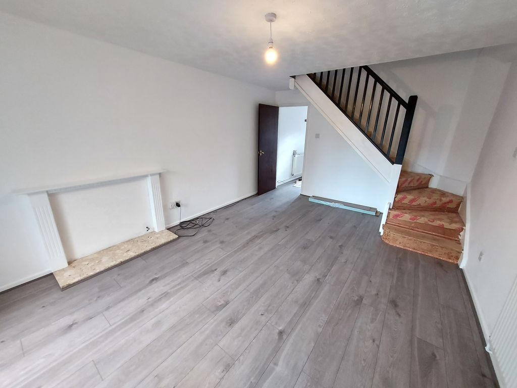 Property photo 3 of 7 Living Room