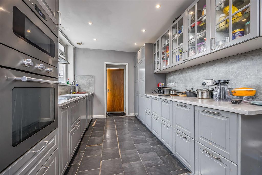 Property photo 2 of 13 66 Manners Road, Southsea-Small-Porticomarketing-N
