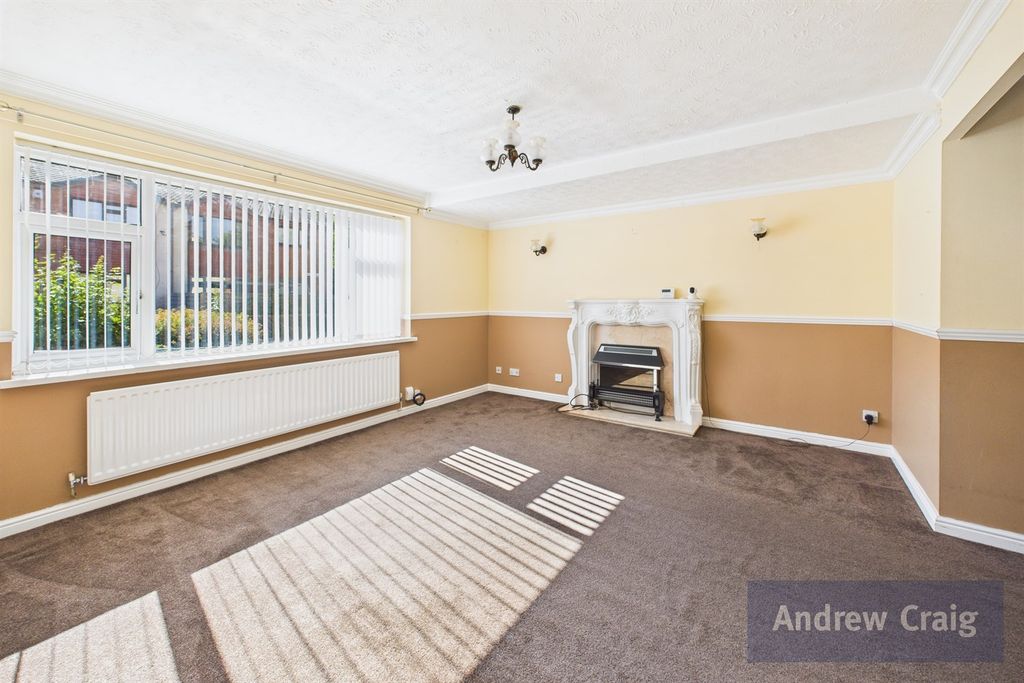 Property photo 2 of 13 Lounge