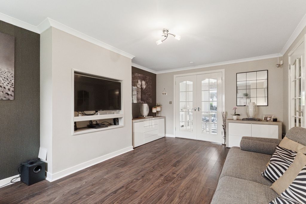 Property photo 3 of 23