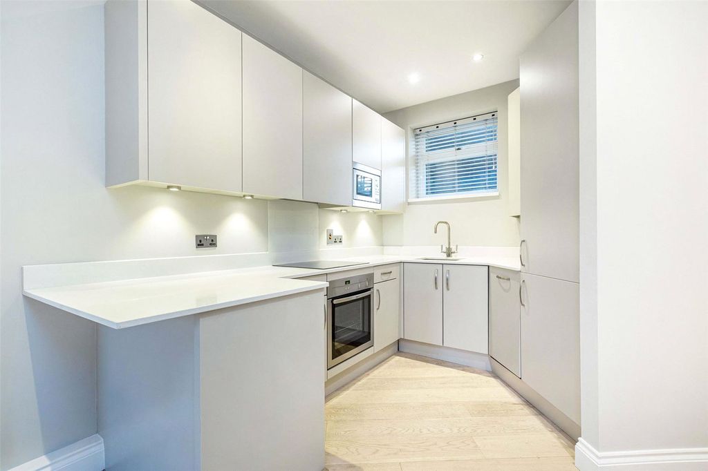 Property photo 3 of 11 Kitchen
