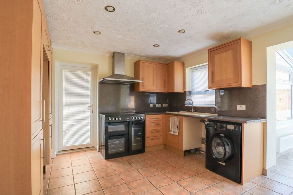 Property photo 2 of 23