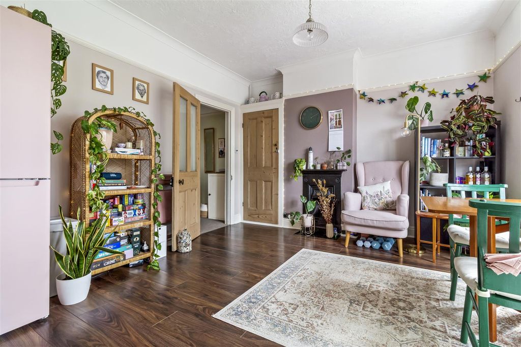 Property photo 3 of 17 39A Grove Road-004.Jpg