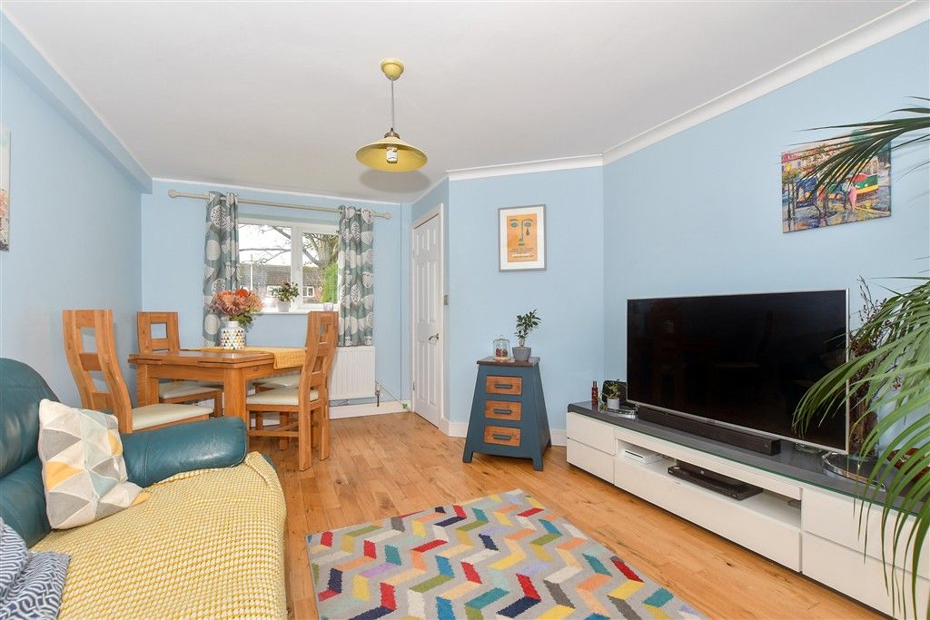 Property photo 2 of 12 Lounge