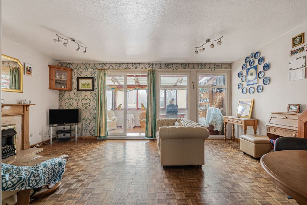 Property photo 3 of 13