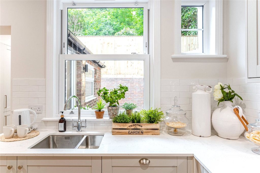 Property photo 3 of 16 No 4 Kitchen