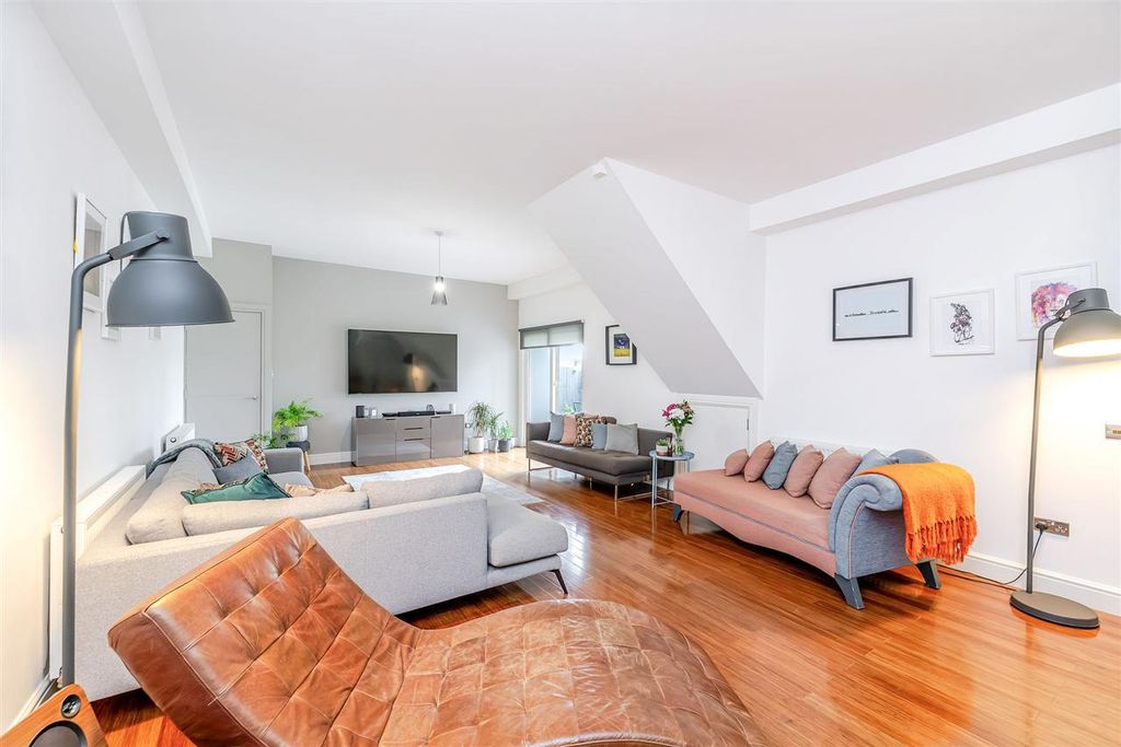 Property photo 3 of 25