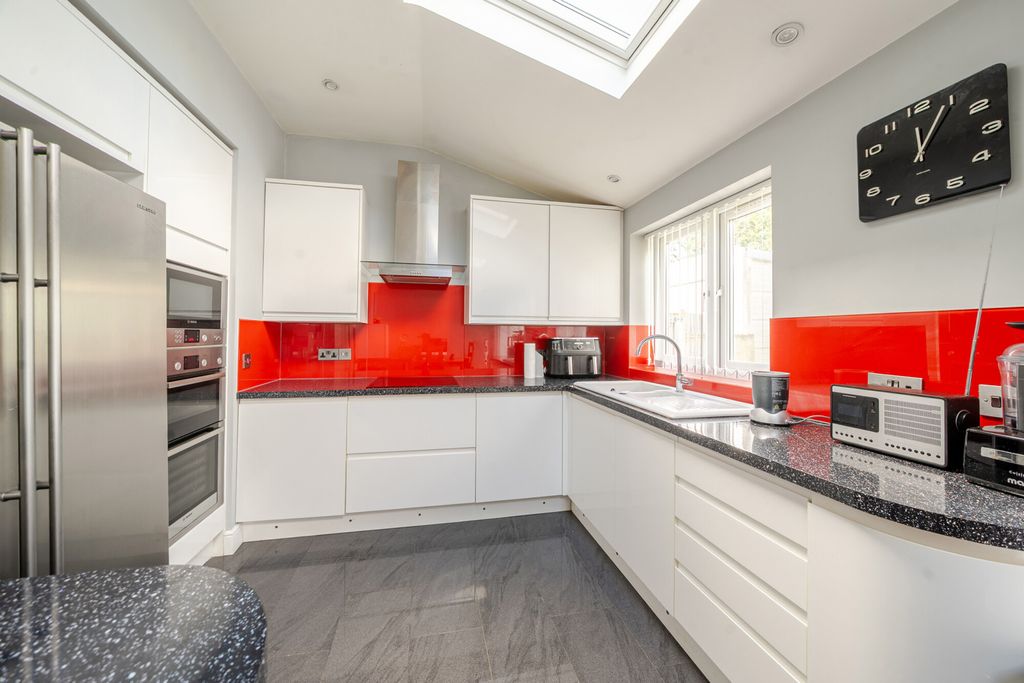 Property photo 2 of 19 1349334-13-68c019...