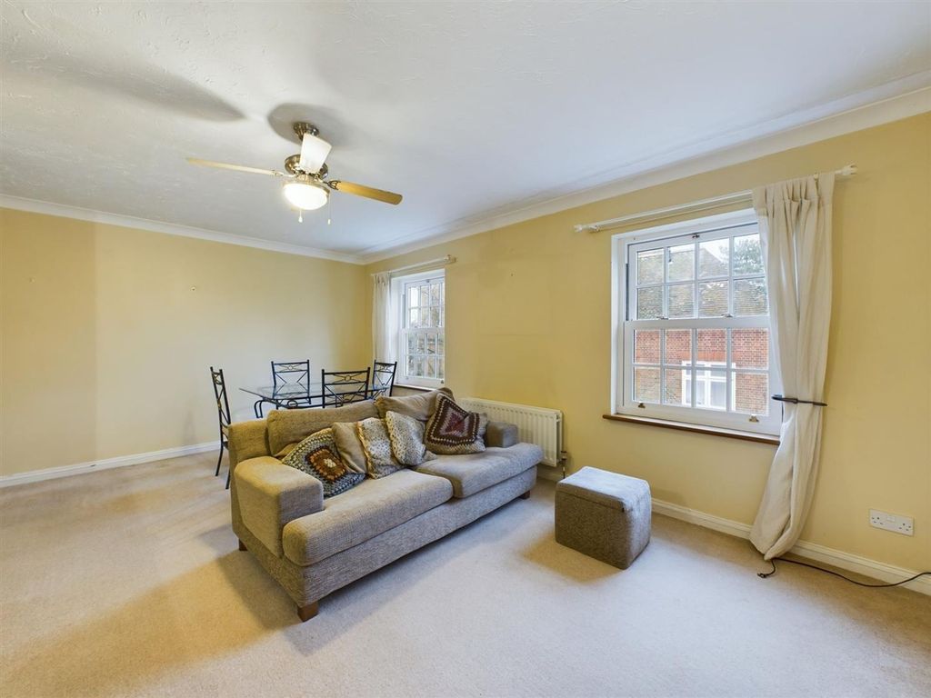 Property photo 2 of 19 Living/Dining Room