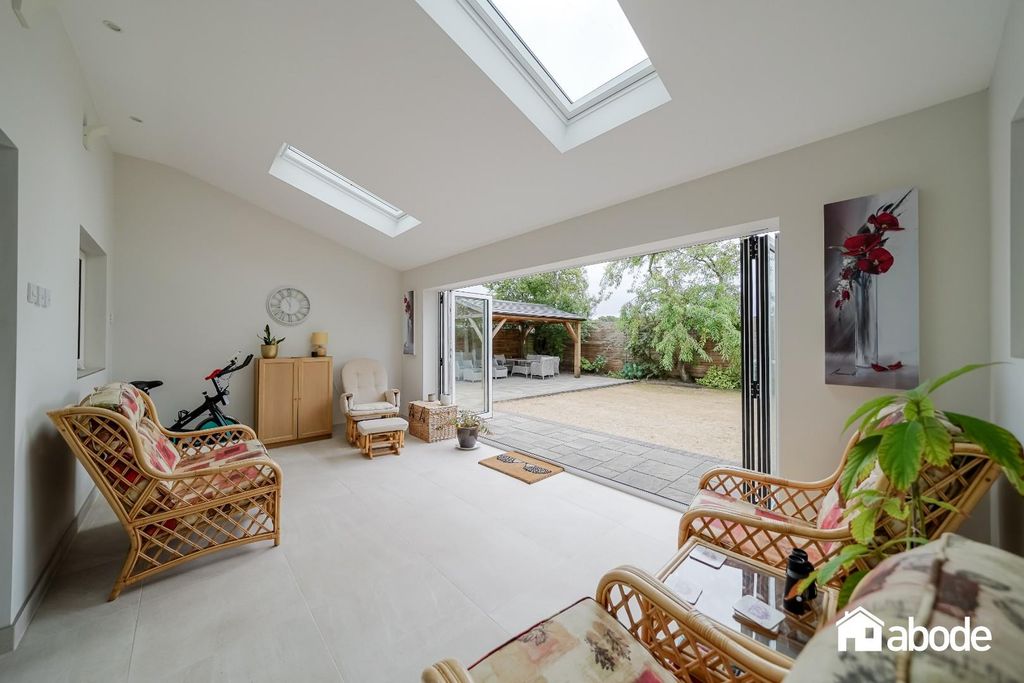 Property photo 2 of 37