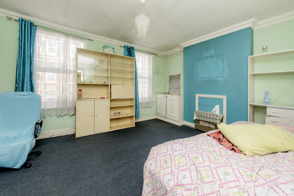 Property photo 3 of 8 135 Churchfield Rd-3064.Jpg