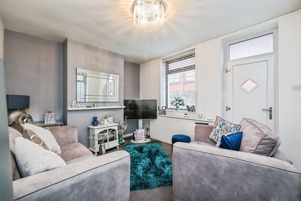 Property photo 2 of 17