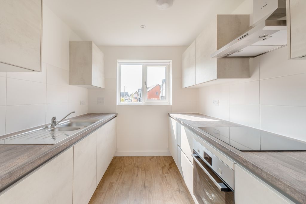 Property photo 2 of 8 8569802-Interior22