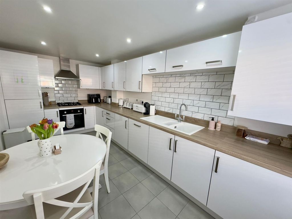 Property photo 2 of 22 Kitchen / Dining Room