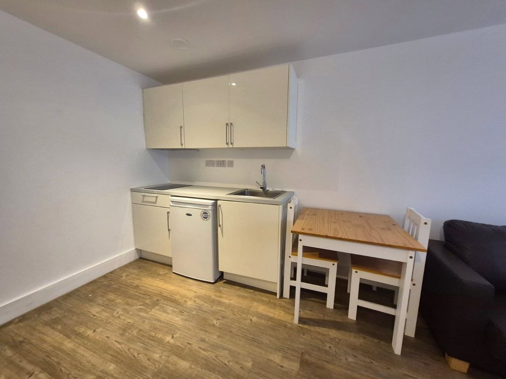 Property photo 3 of 6 Picture No. 01