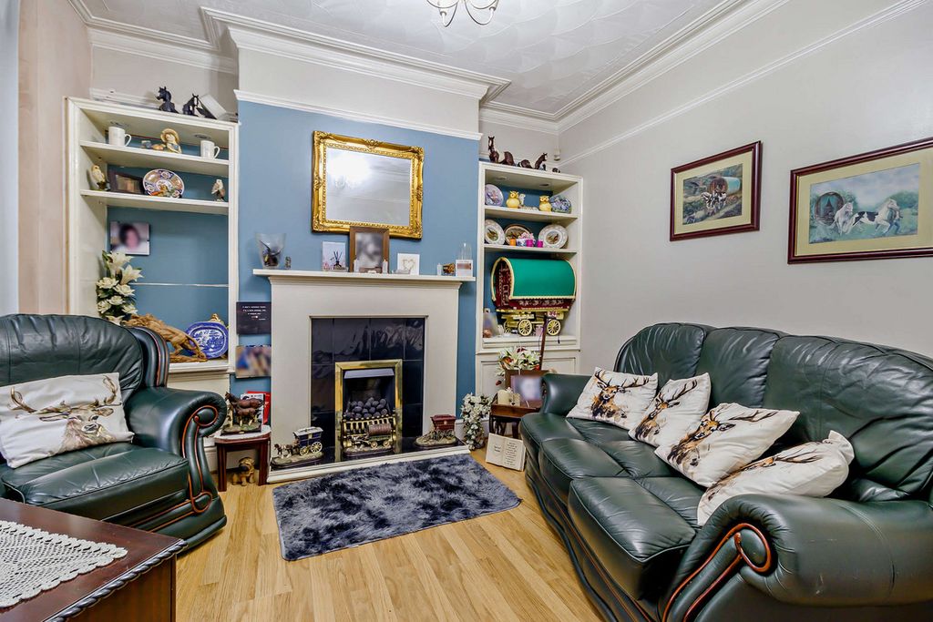 Property photo 2 of 11