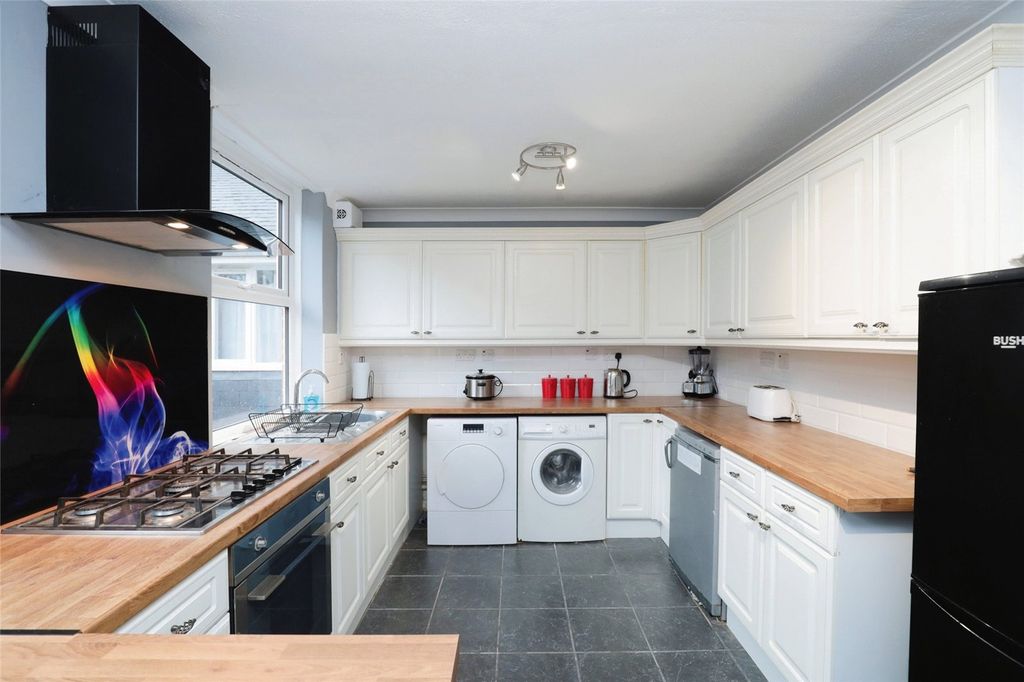 Property photo 3 of 15 Picture No. 02