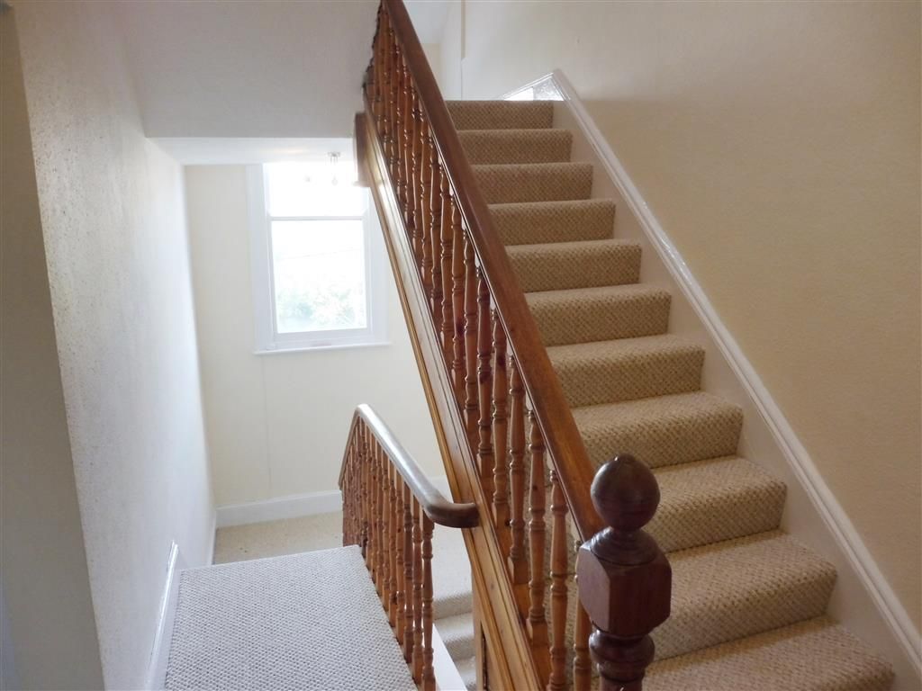 Property photo 3 of 8 Hallway
