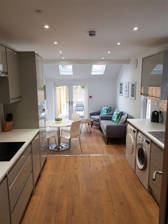 Property photo 3 of 11 Communal Kitchen/Diner