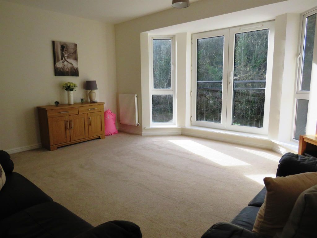 Property photo 2 of 7 Living Room
