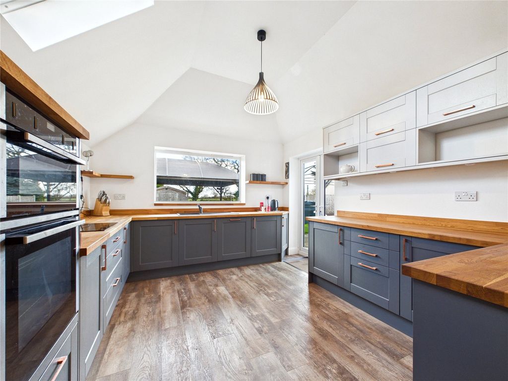 Property photo 2 of 24 Picture No. 17