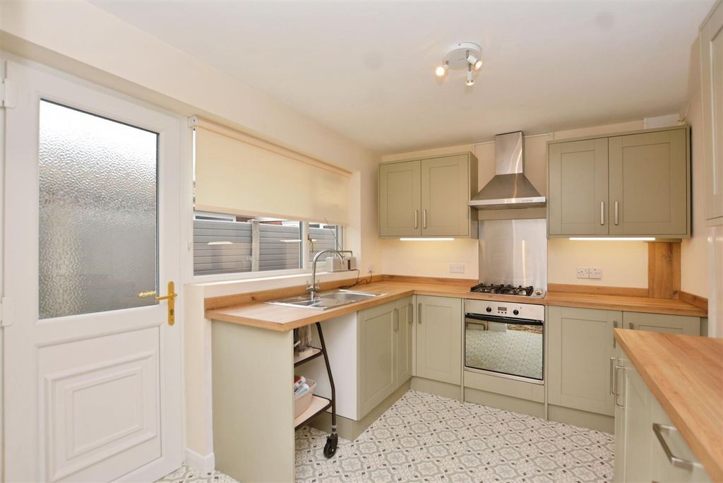Property photo 2 of 19 Kitchen