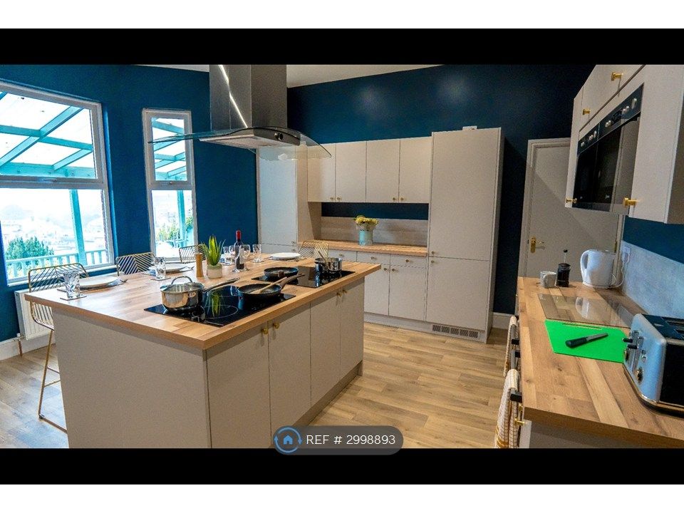 Property photo 2 of 14 Kitchen