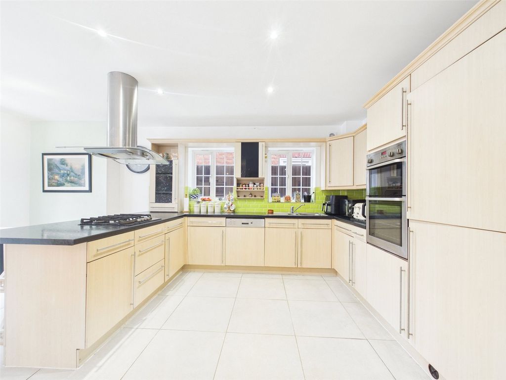 Property photo 2 of 22 Picture No. 27