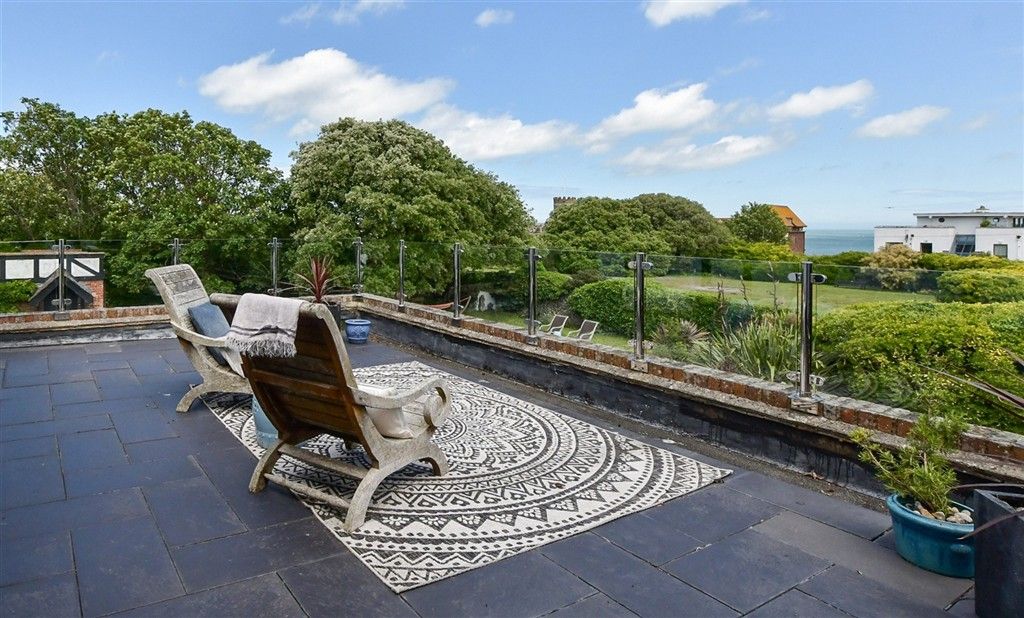 Property photo 1 of 27 Roof Terrace