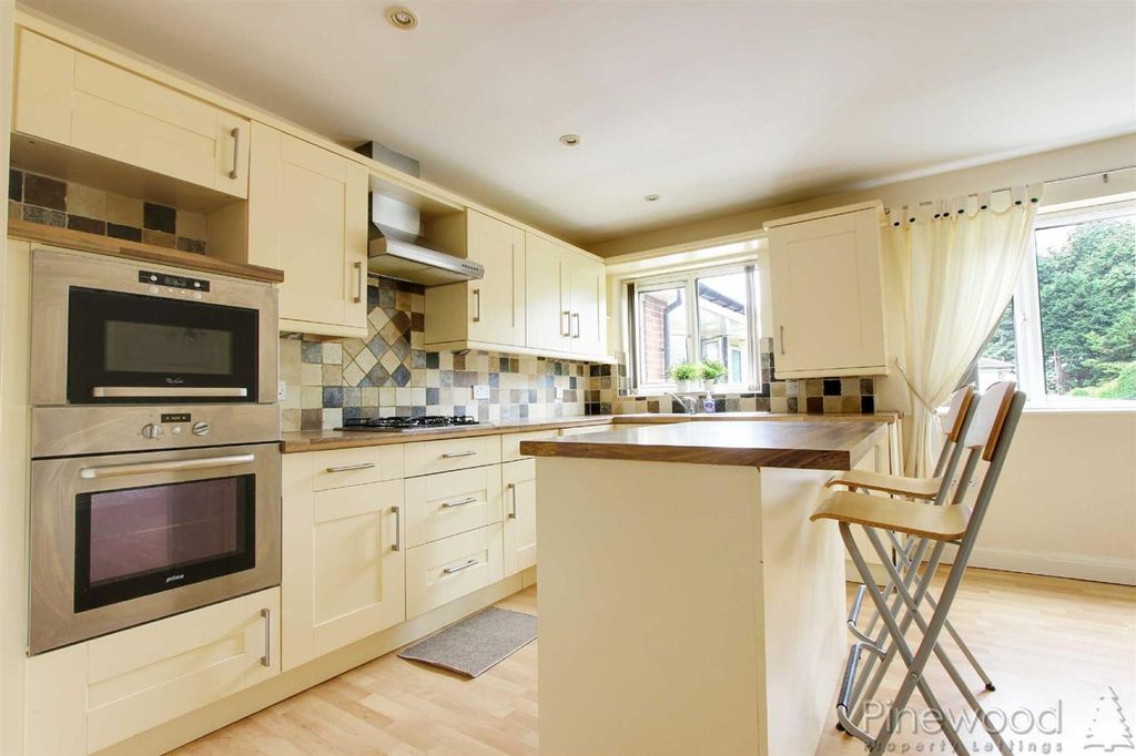 Property photo 2 of 8 Breakfast Kitchen