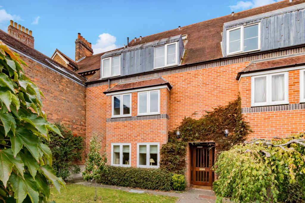 Property photo 1 of 10 Photo 01