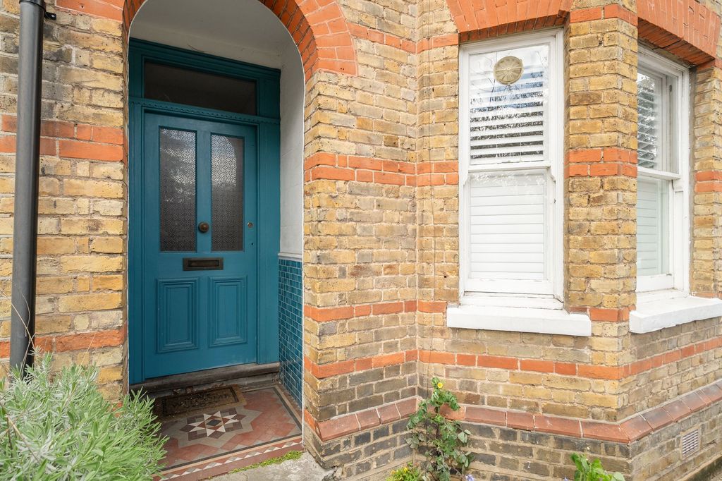 Property photo 1 of 12