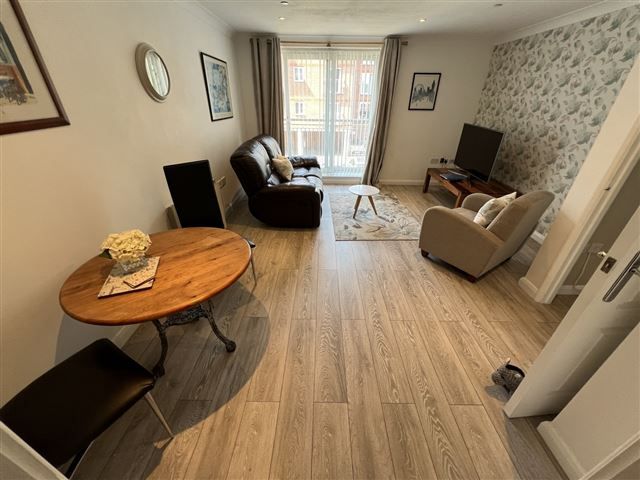 Property photo 2 of 14 Lounge
