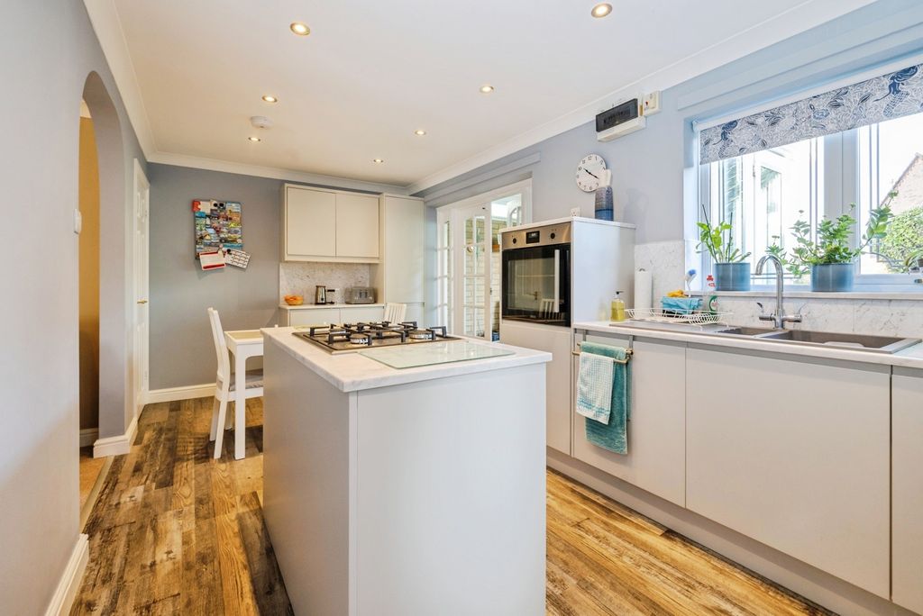 Property photo 3 of 12 Kitchen