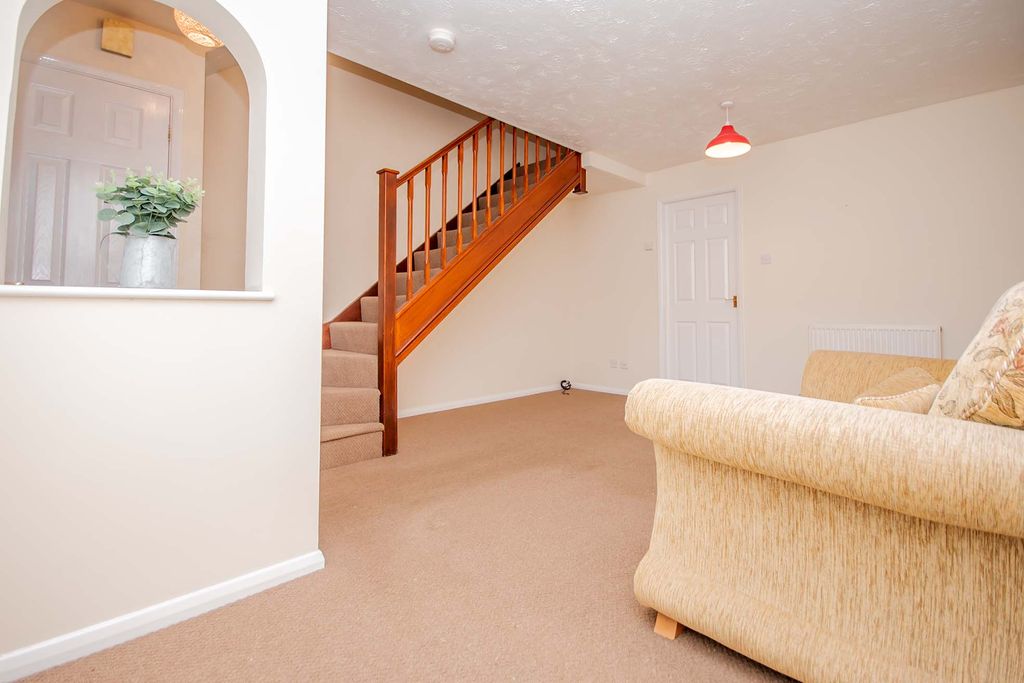 Property photo 2 of 9