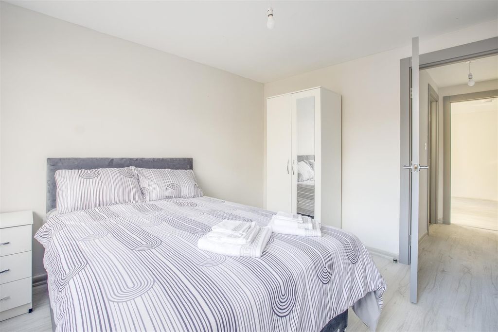 Property photo 2 of 13 193 - 209 Chairborough Road, Hp12 3Ul (2 Bed)-13.J