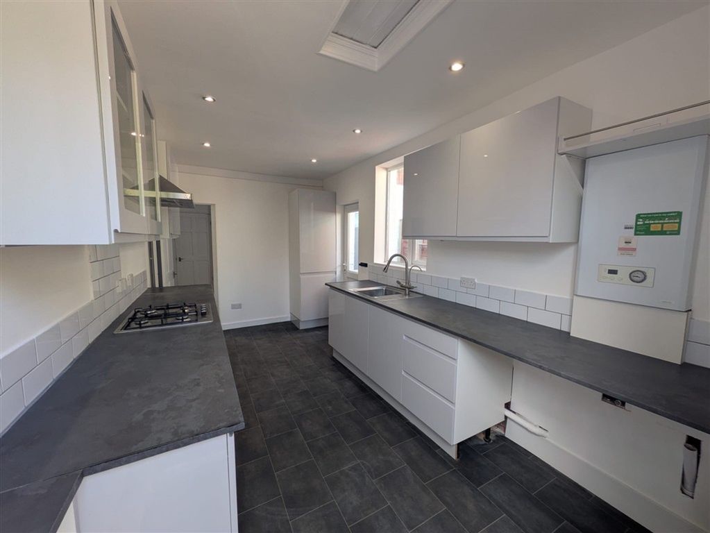 Property photo 3 of 7 Kitchen