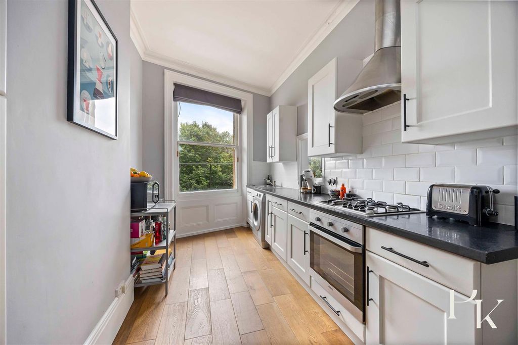 Property photo 3 of 17 Kitchen