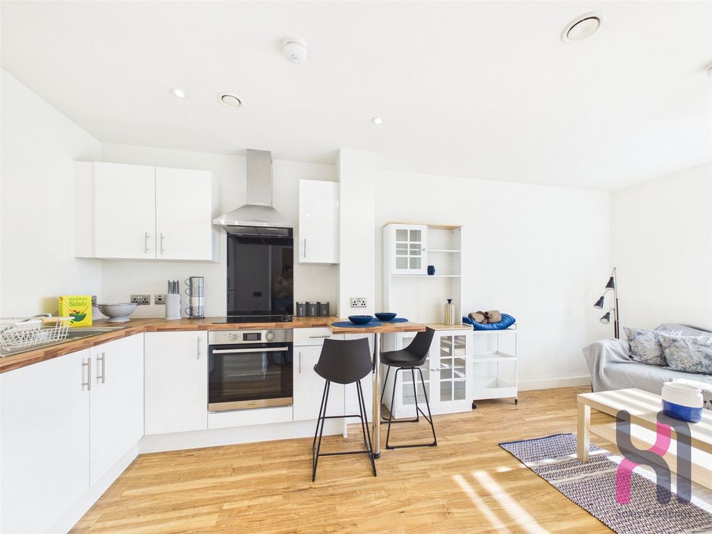 Property photo 2 of 11 Picture No. 33