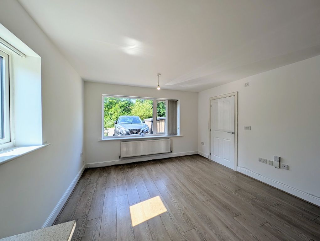 Property photo 3 of 11 Picture No. 16