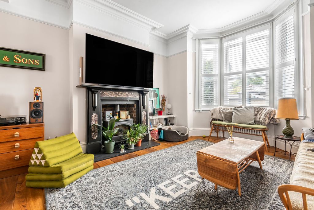 Property photo 1 of 17