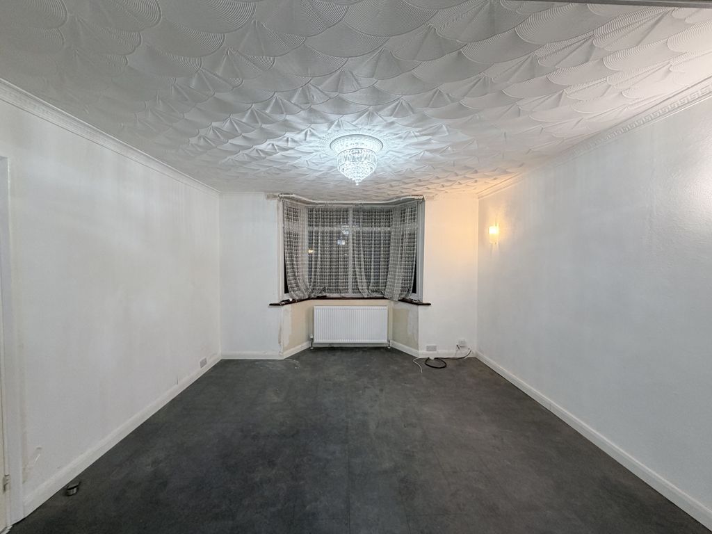 Property photo 1 of 11 3 Bed Semi-Detached House For Sale